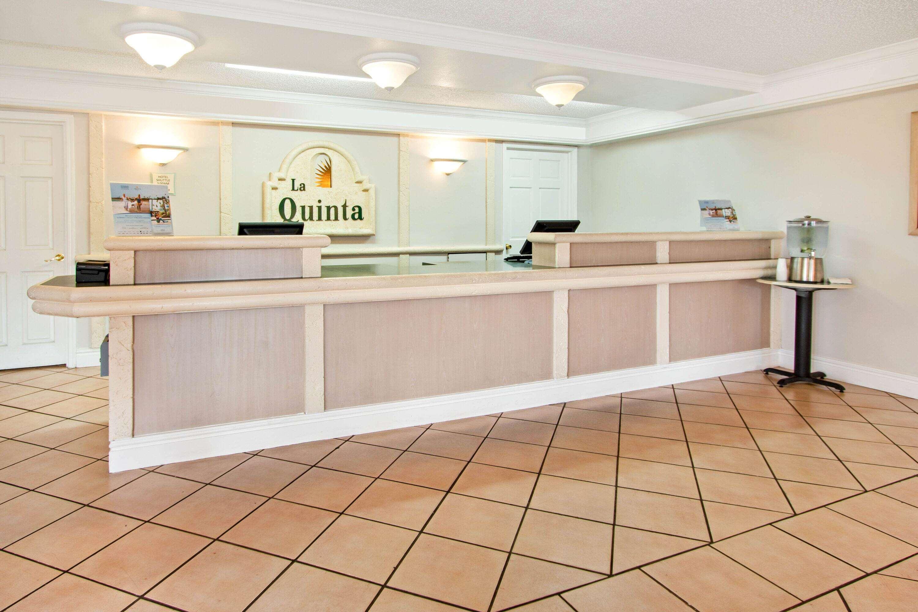 La Quinta Inn by Wyndham Albuquerque Airport Extérieur photo